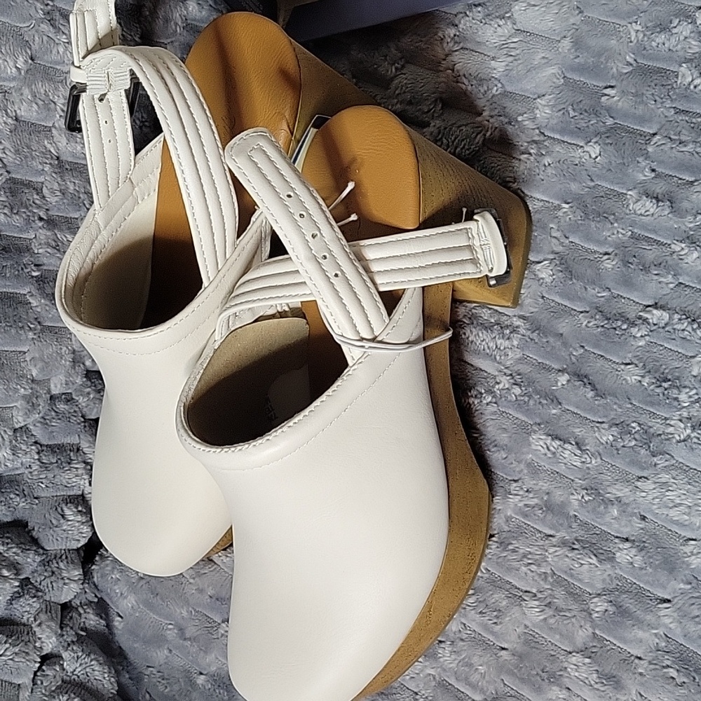 Universal Thread White Mules With Minimalist Desi… - image 3